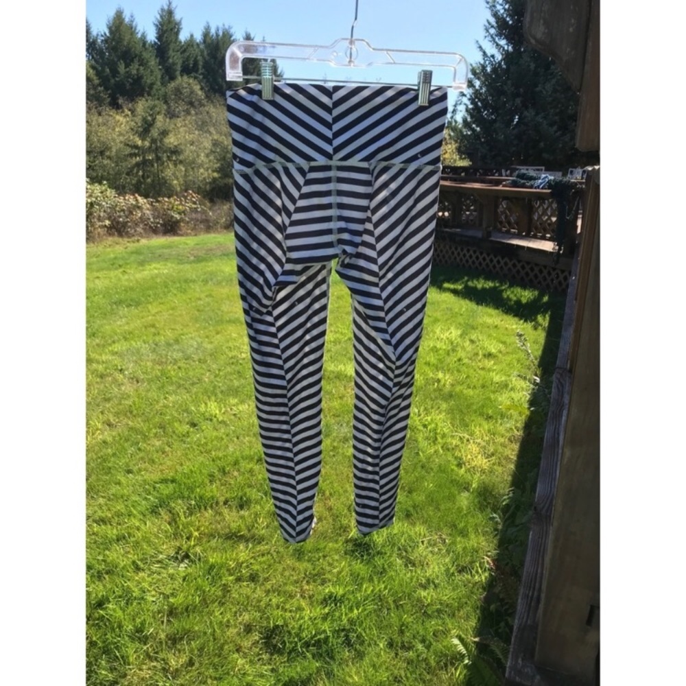 Teeki Balanced Traveller Hot Pant - Picture 3 of 5